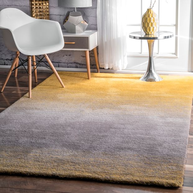 6 Place an Ombre Rug to Enlarge the Room