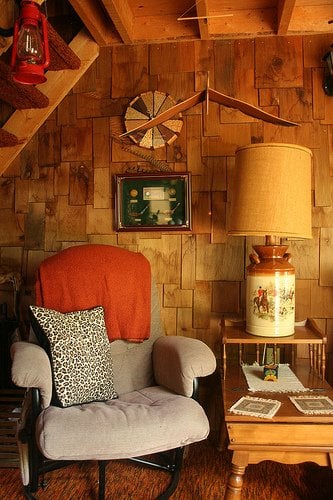 understair-reading-nook